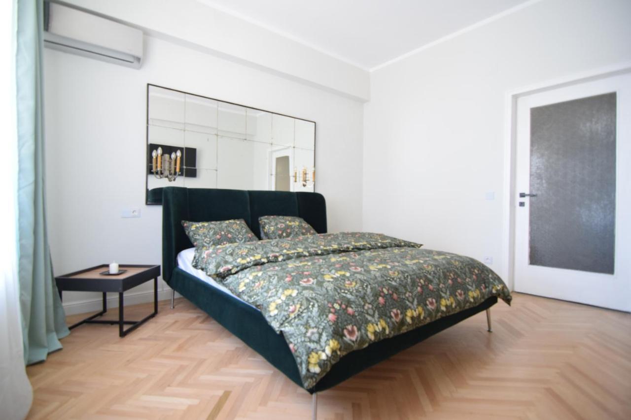 Beautiful Apartment In Old City Bukurešť Exteriér fotografie