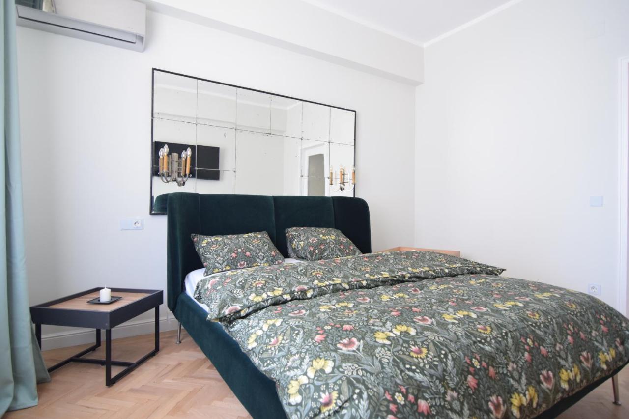 Beautiful Apartment In Old City Bukurešť Exteriér fotografie